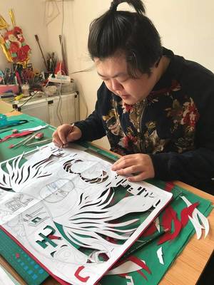 禪城文藝作者以剪紙、書法為載體，為武漢加油打氣并承辦展覽活動(dòng)